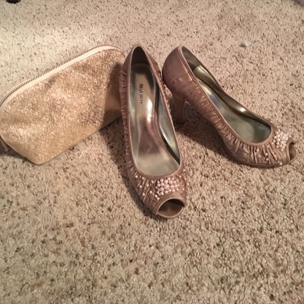 Beautiful satin heels with pearl detail